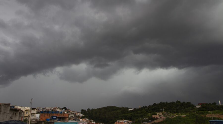 Santos tem alerta de chuva forte nesta quinta com acumulado de 40 mm