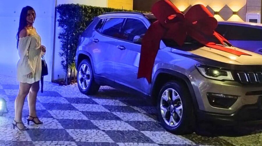 Jovem demitida após ganhar carro em sorteio descobriu problemas ao ligar o veículo: 'Gastei economias'