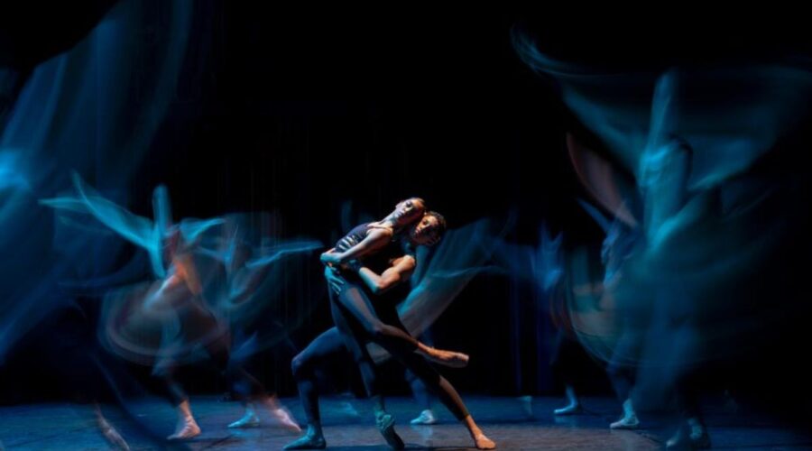 Balé de Paraisópolis se apresenta no Teatro Municipal de Santos, SP