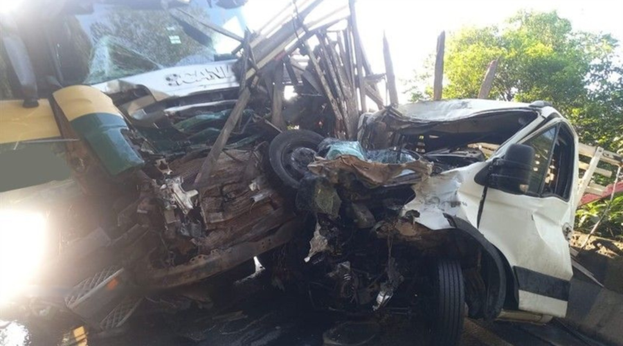 Engavetamento envolvendo quatro veículos deixa mulher ferida na rodovia Anchieta, SP