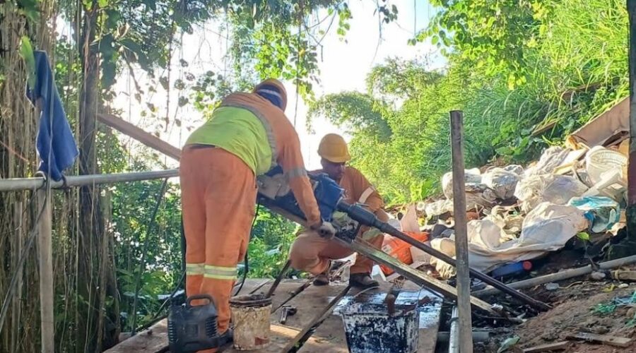 Encosta no Morro do Monte Serrat, em Santos, é perfurada para aumentar a segurança dos moradores