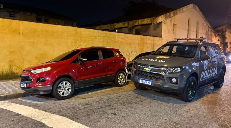Dupla é presa após manter homem em cárcere privado dentro de carro furtado no litoral de SP; VÍDEO