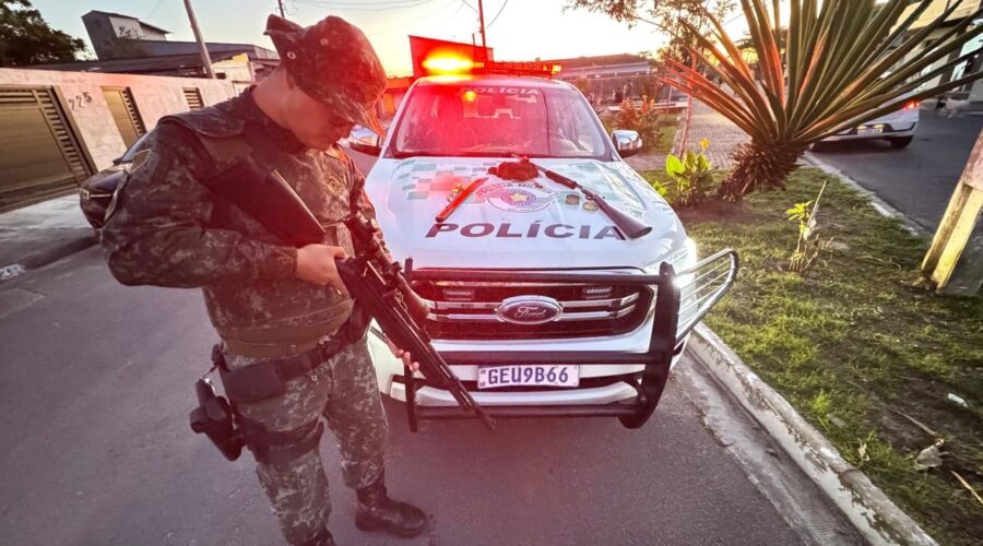 Polícia Ambiental flagra caçadores ilegais com armas e ave abatida em Iguape, SP