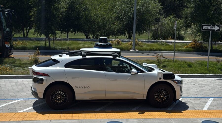Veja como funcionam os carros autônomos queimados em protesto no EUA