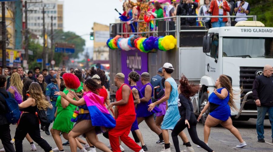8ª Parada LGBT+ de Santos, SP, terá shows, cortejo e feira da diversidade; confira a programação