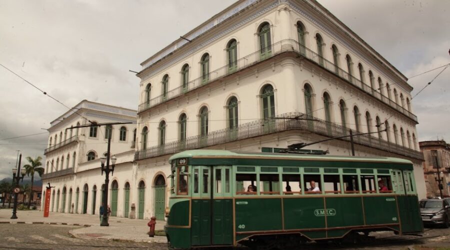 'Walking tour' leva visitantes para pontos turísticos e culturais em Santos, SP; veja como participar
