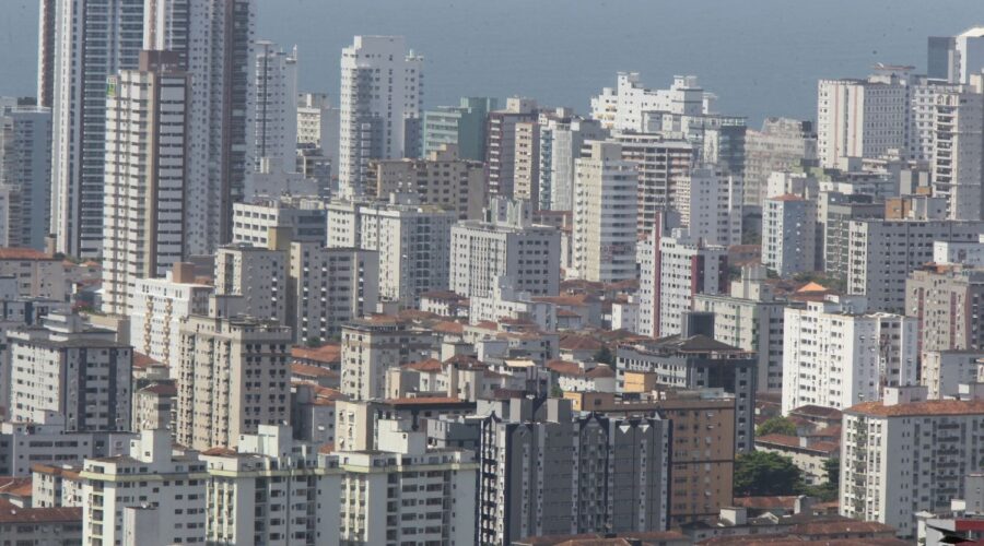Vendas de imóveis têm queda de 35% no litoral de SP em junho, aponta pesquisa
