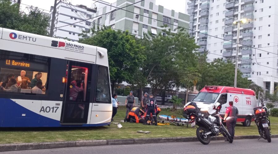 Homem fica ferido após ser atingido pelo VLT em Santos, SP; VÍDEO