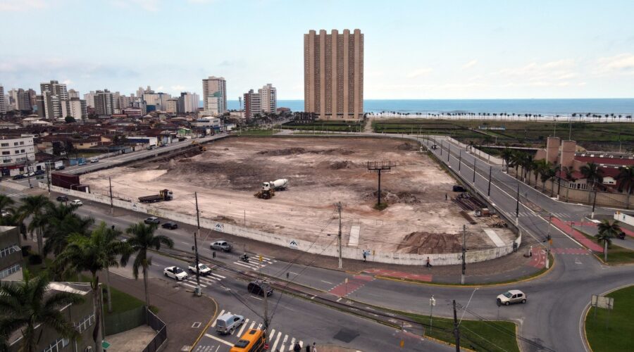 Shopping com espaço para 300 lojas começa a ser construído e deve gerar até 4 mil empregos em Praia Grande