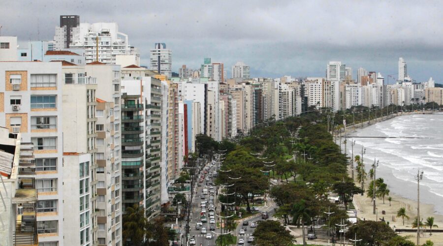 Criminoso invade apartamento de idoso em Santos e foge com dinheiro e objetos