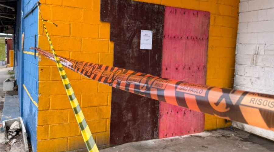 Defesa Civil interdita antigo galpão de supermercado com risco de desabamento no litoral de SP