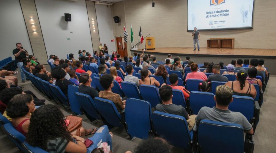 Praia Grande abre inscrições para bolsa de R$ 350 a estudantes da rede municipal; veja como participar