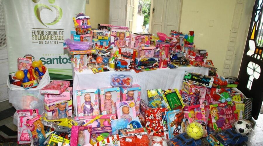 Fundo Social de Santos arrecada brinquedos em contêiner solidário para o Dia das Crianças