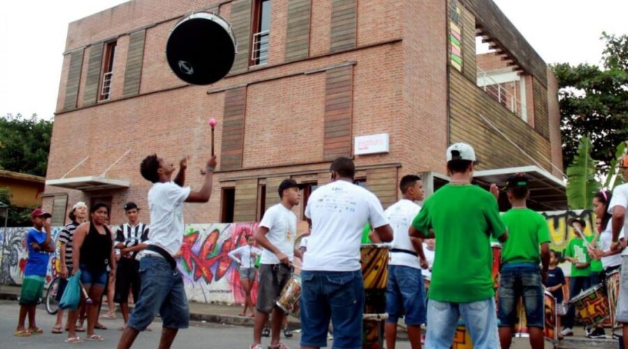 Banda Querô, curtas-metragens e políticas culturais santistas serão destaques em Paris