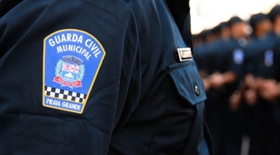 Homem morre baleado após apontar arma para guardas municipais no litoral de SP