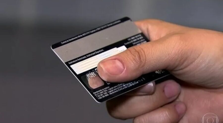 Após um ano de alta, inadimplência cai em Santos; veja quem mais deve