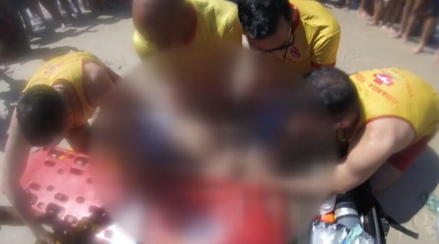 Vídeo mostra reanimação de menino boliviano resgatado no mar de Guarujá; assista