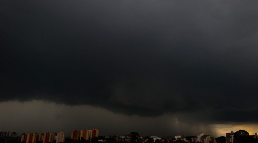 Defesa Civil alerta para chuva forte, raios, granizo e vento forte a partir deste domingo em SP
