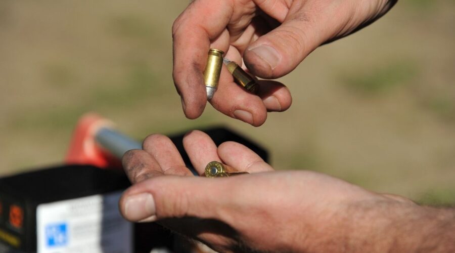 Estivador é preso após publicar vídeos íntimos com a ex na web, fazer ameaças e chamá-la de 'lixo'