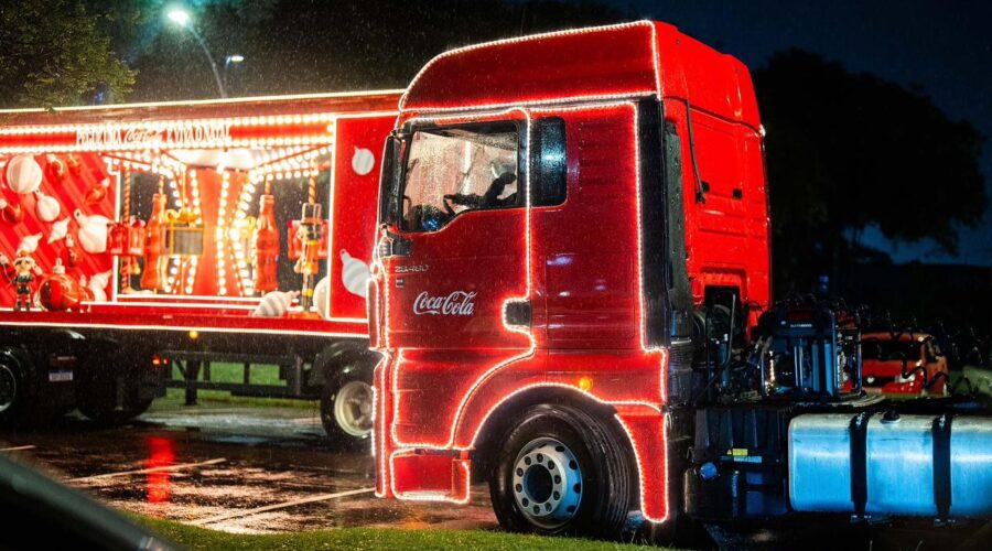 Caravana de Natal percorre cidades da Baixada Santista com Papai Noel e show de luzes; confira o itinerário