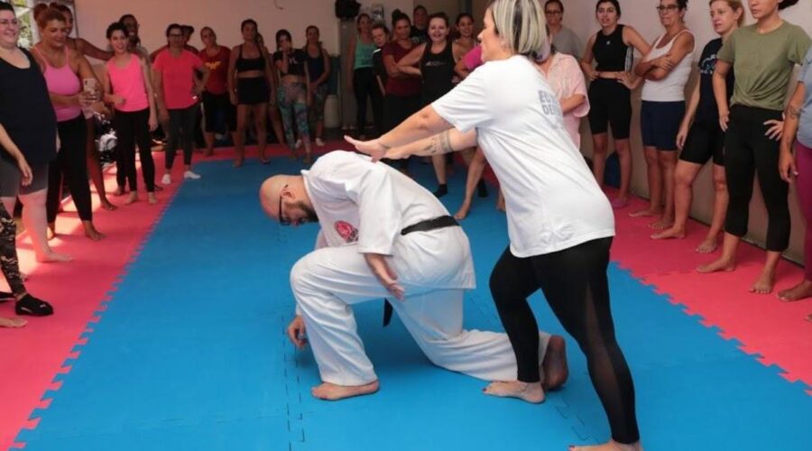 Santos torna lei o programa 'Eu Me Defendo' com aulas gratuitas de defesa pessoal para mulheres