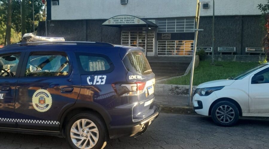 Homem é preso após agredir, ameaçar e trancar companheira em apartamento em Cubatão, SP
