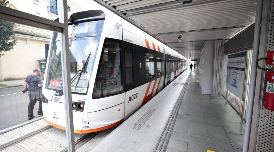 Nova linha do VLT em Santos inicia cobrança de tarifa na terça-feira