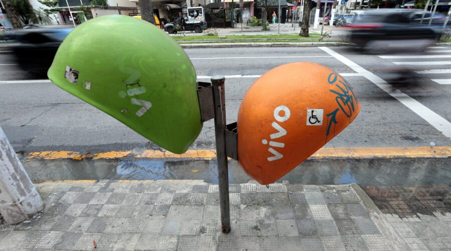 Fim dos orelhões: mais de 1.200 serão retirados da Baixada Santista em 2026