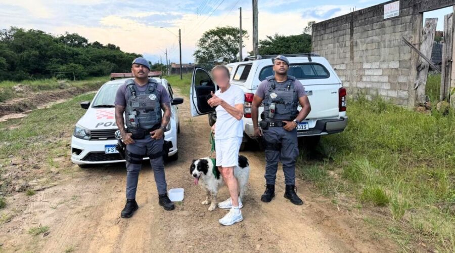 Cachorro pulou pela janela de carro abandonado por criminoso após tutor ser agredido e roubado no litoral de SP