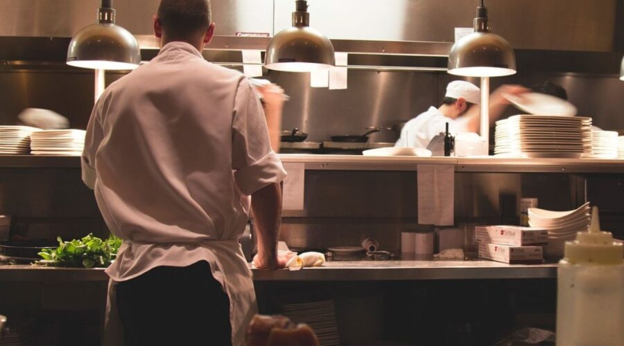 Chef de cozinha é condenado após fazer perguntas íntimas em entrevista de emprego