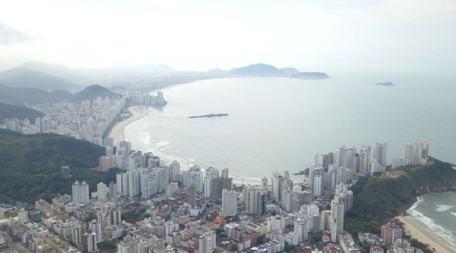 Guarujá integra grupo de 10 cidades que usam inteligência artificial para modernizar serviços públicos