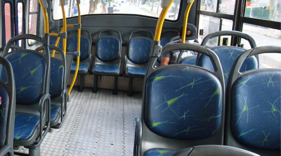 Idoso de 60 anos morre dentro de ônibus no litoral de SP