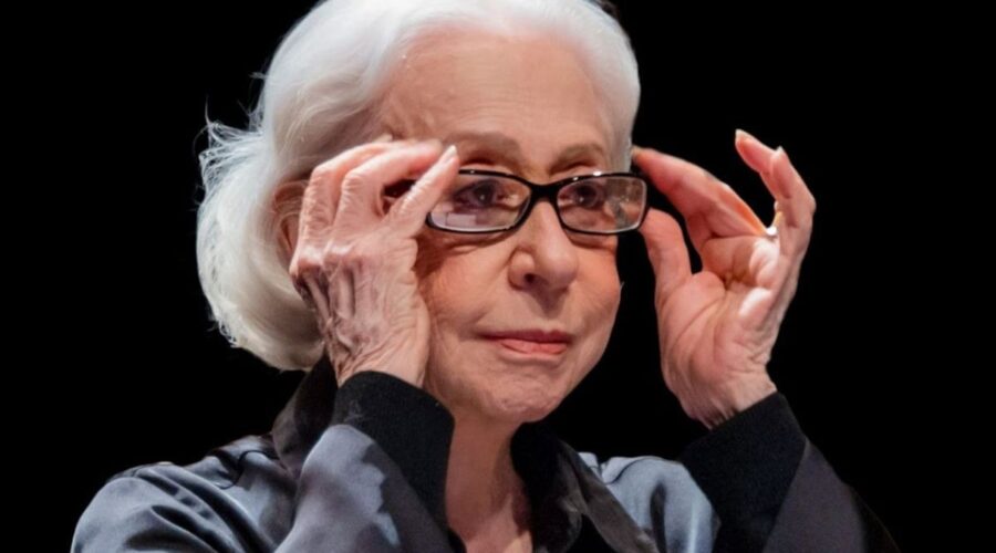 Fernanda Montenegro se apresenta na reabertura do Teatro do Sesc Santos