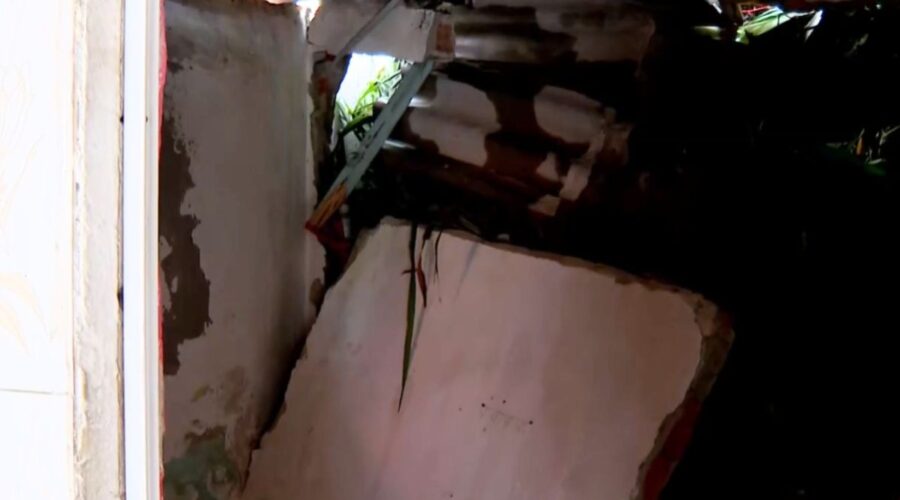 Guarujá registra três deslizamentos após temporal e famílias deixam casas