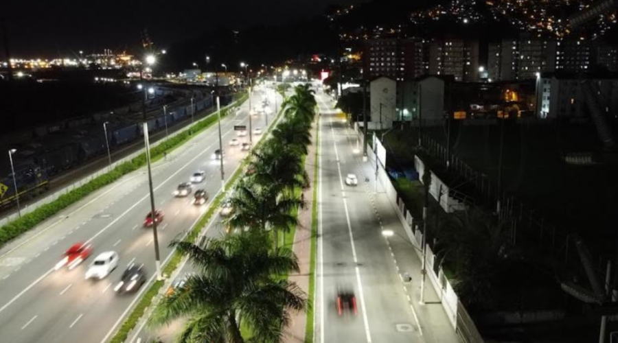 Obras da Sabesp alteram o trânsito na Avenida Martins Fontes, em Santos