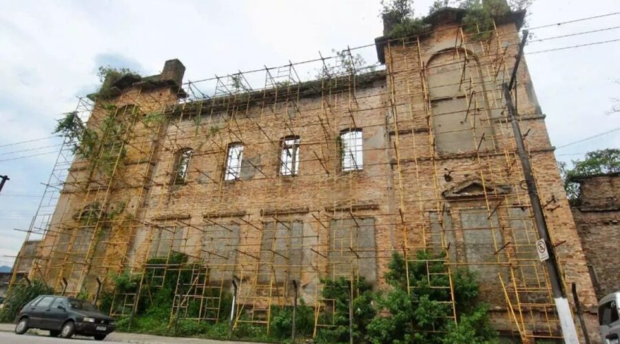 Ministério Público entra com ação para destravar reforma da Hospedaria dos Imigrantes