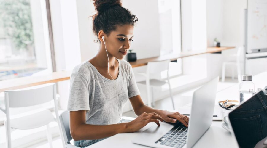 Cubatão lança pesquisa para ouvir mulheres e enfrentar desafios como violência e sobrecarga