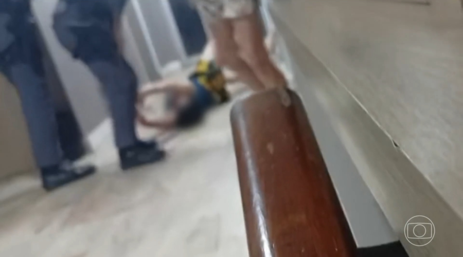 PM instaura inquérito para apurar abuso de autoridade de policial que chutou mulher no litoral de SP