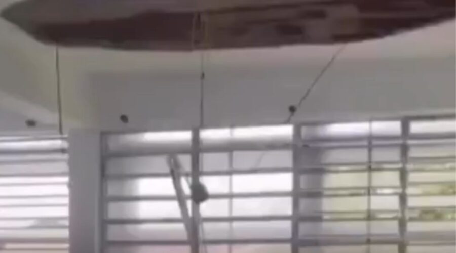 Parte de teto de escola estadual desaba no litoral de SP; VÍDEO