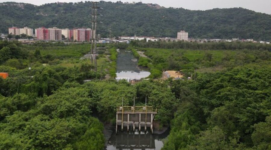 Estação elevatória contra enchentes começa a ser construída na entrada de Santos; entenda