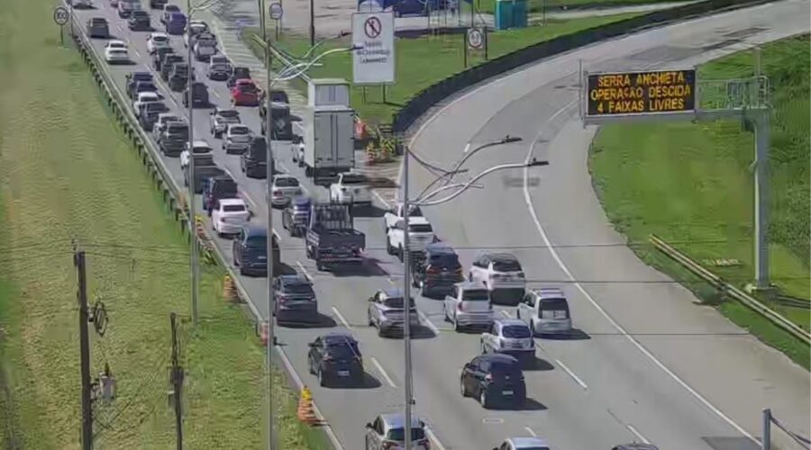 Ecovias espera que até 350 mil veículos desçam para o litoral de SP no feriado de Páscoa