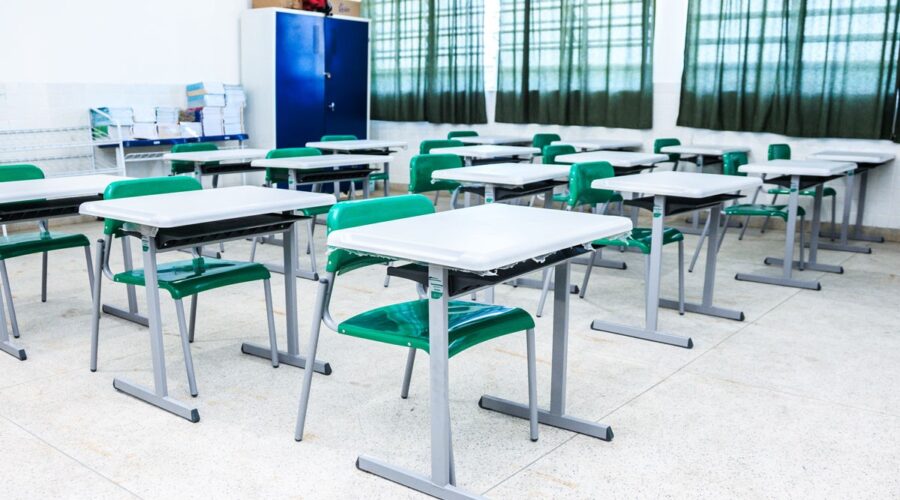 Novos mobiliários chegam às escolas municipais de Itanhaém