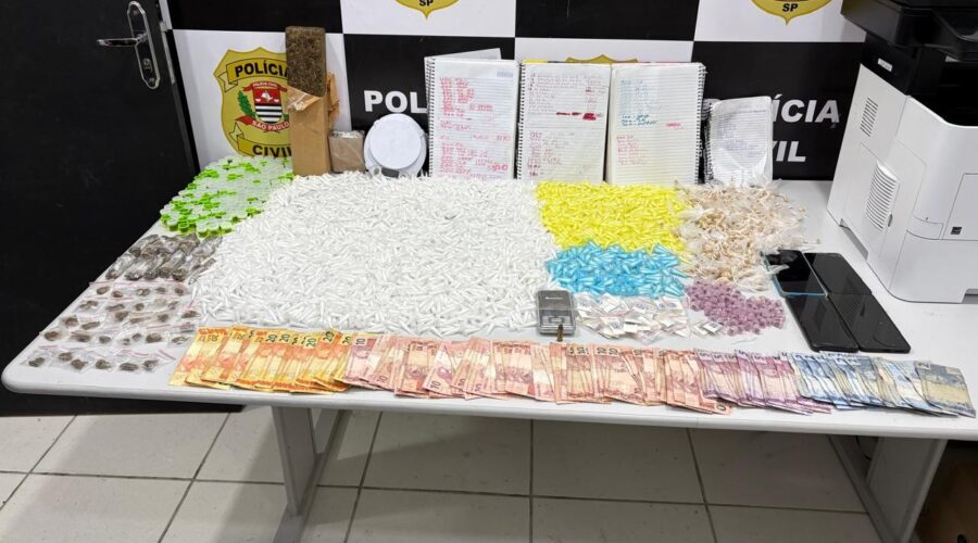 Trio é preso por tráfico em ponto de distribuição de drogas no litoral de SP