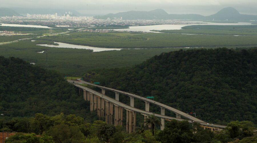 O litoral de SP é vazio? Entenda por que a região concentra apenas 4,7% da população paulista