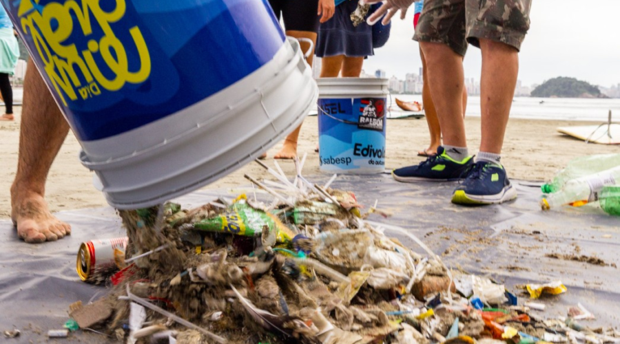 Mobilização em São Vicente marca Dia Mundial dos Oceanos com mutirão, camisetas ecológicas e abraço ao mar