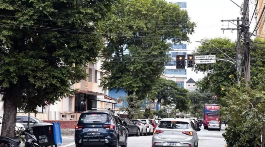 Obras de reurbanização alteram trânsito e linhas de ônibus em Santos; confira as rotas
