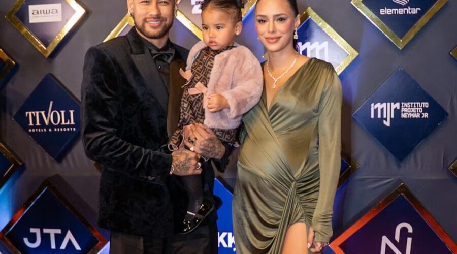 Neymar realiza leilão solidário após a Copa com itens raros, experiências e show de Thiaguinho