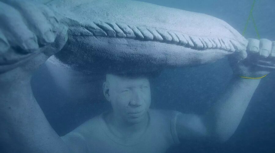 Museu subaquático com esculturas gigantes de personalidades é inaugurado no litoral de SP; VEJA