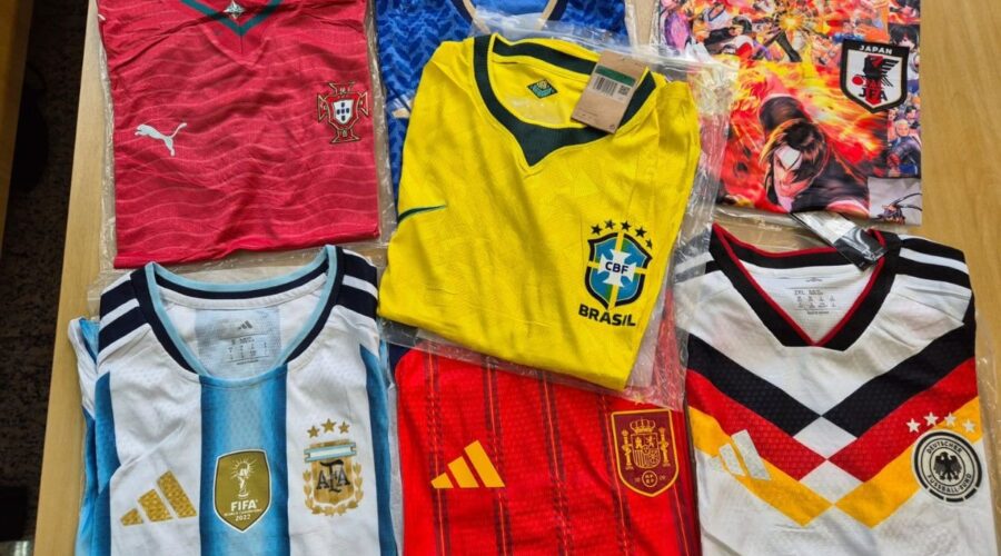 Camisas falsificadas apreendidas no Porto serão destruídas e podem ser transformadas em telhas; entenda
