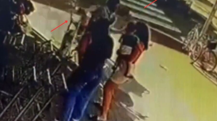 Adolescente dirige carro, atropela motociclista e pedestres escapam por pouco em SP; VÍDEO